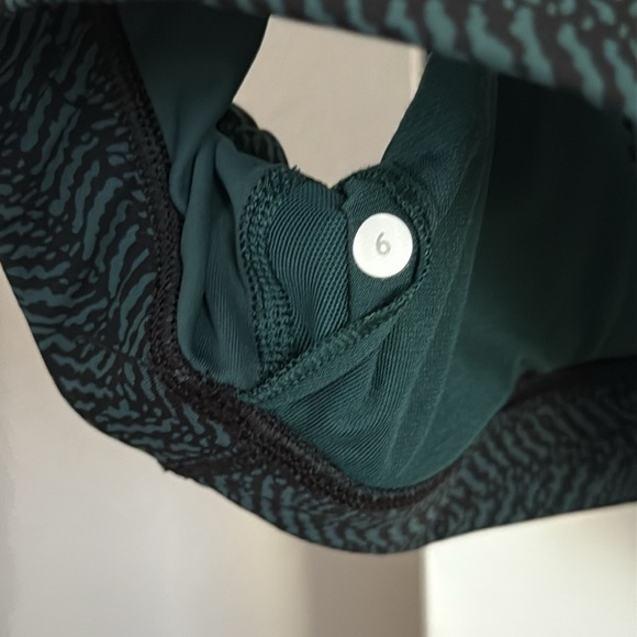 Lululemon Flow Y Bra IV size 6 - Picture 7 of 8